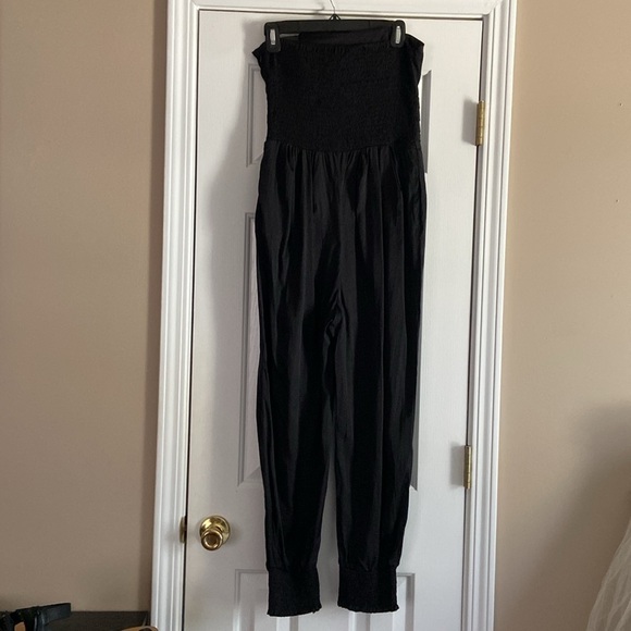 Twentyone Black Strapless Ruffle Smocked Jumpsuit Size Medium - Picture 3 of 7